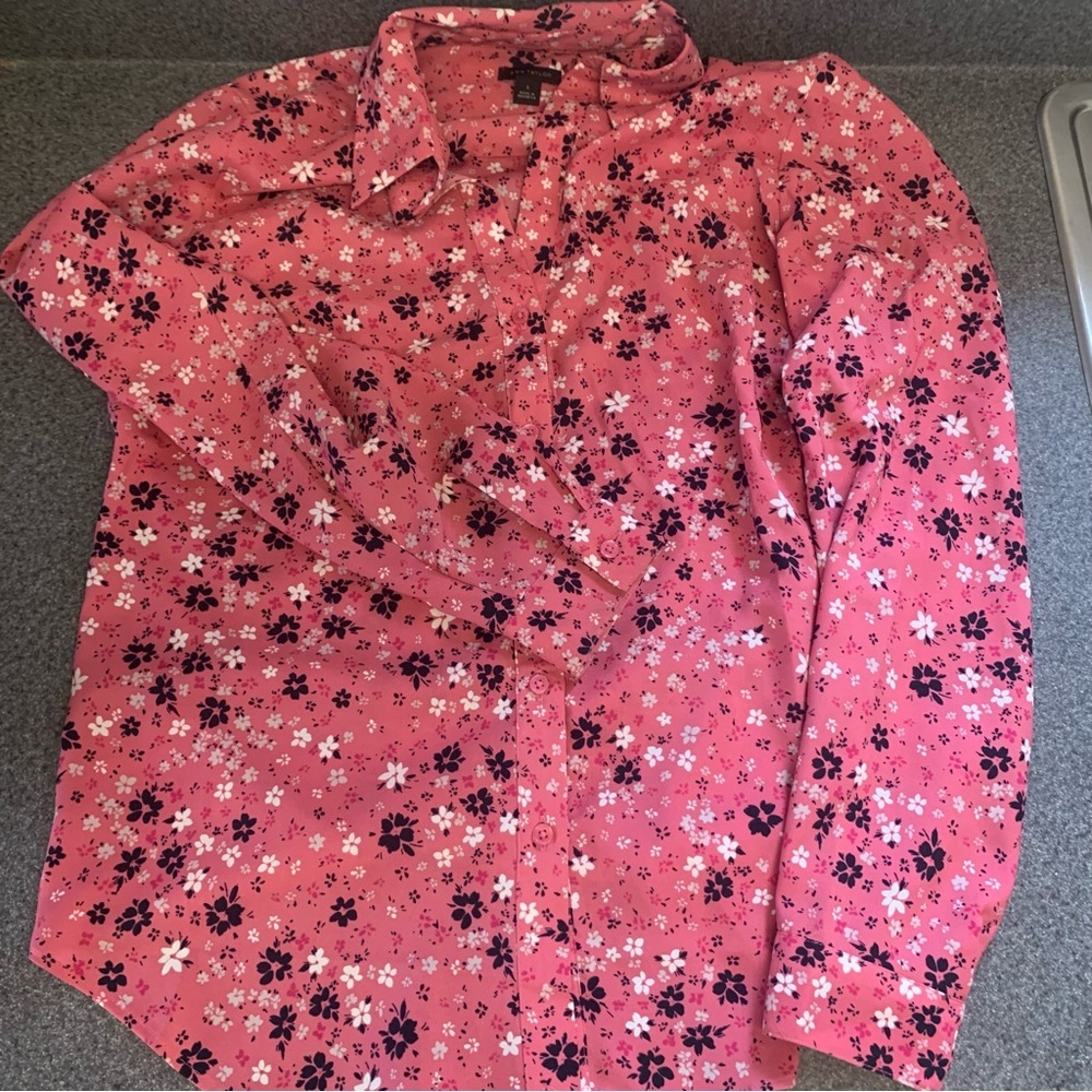 Ann Taylor floral print button-down blouse Size Small